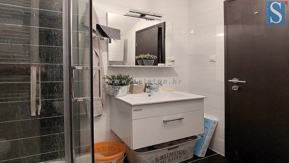 Funtana, opremljeno dvoetažno stanovanje 76 m2