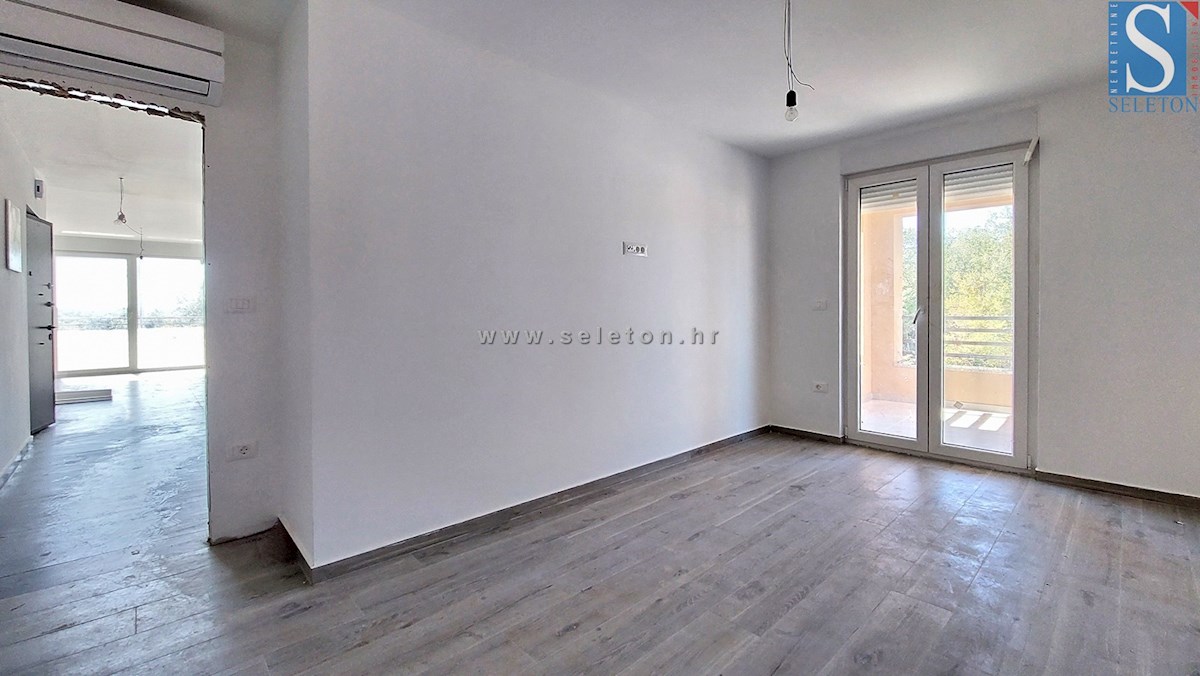 Poreč - okolica, novo stanovanje 66 m2, 2 terasi