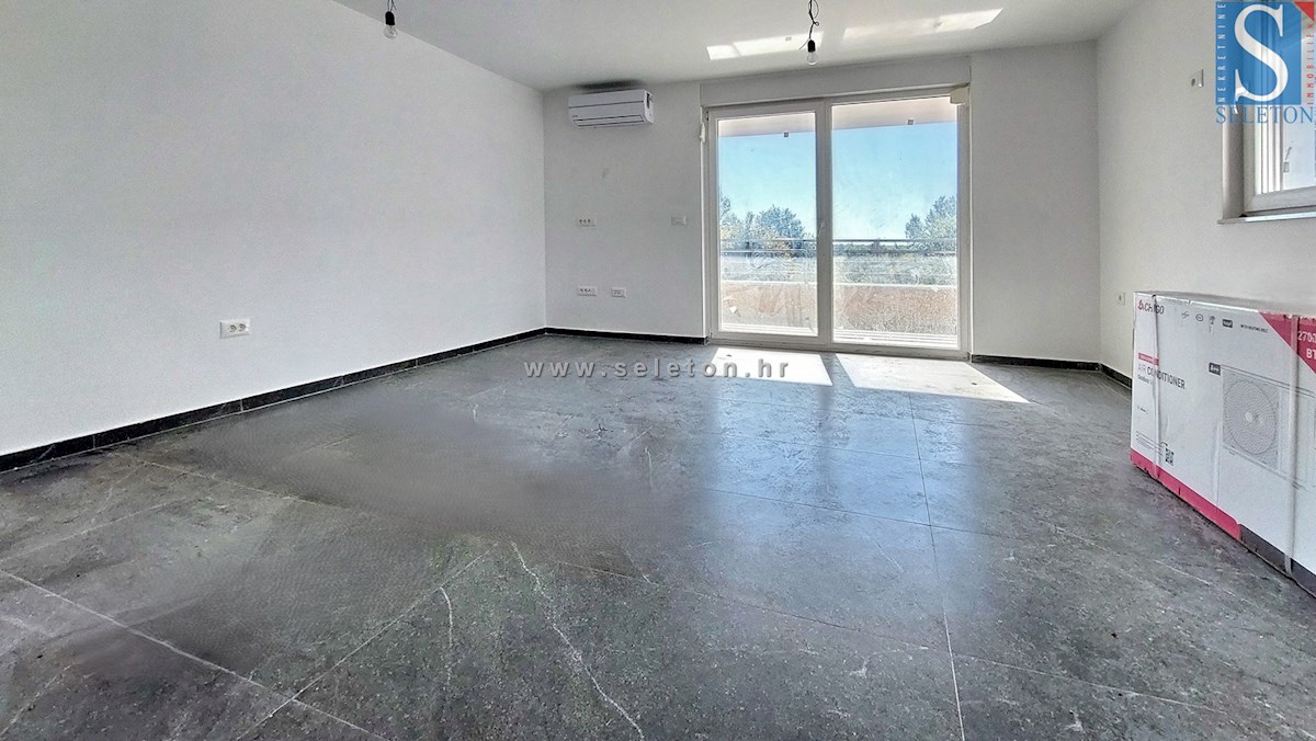 Poreč - okolica, novo stanovanje 66 m2, 2 terasi