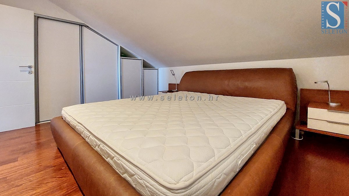 Poreč - 127 m2 veliko stanovanje naprodaj s pogledom na morje, 500 m od morja