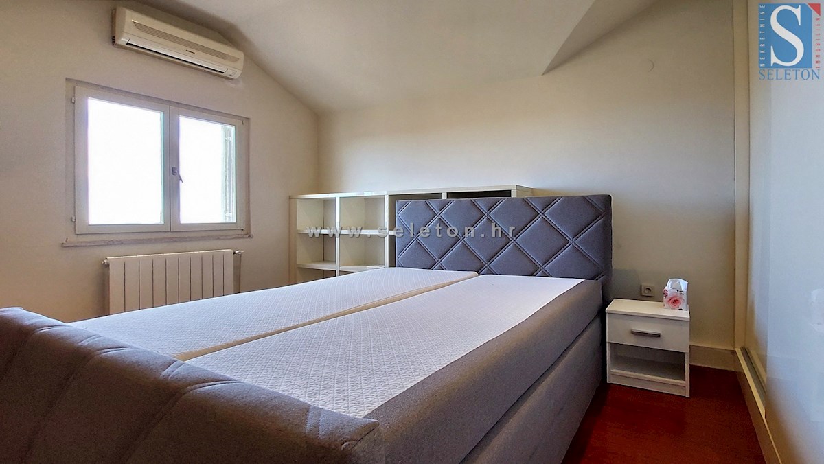 Poreč - 127 m2 veliko stanovanje naprodaj s pogledom na morje, 500 m od morja