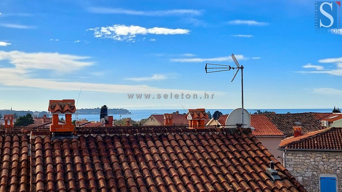Poreč - 127 m2 veliko stanovanje naprodaj s pogledom na morje, 500 m od morja