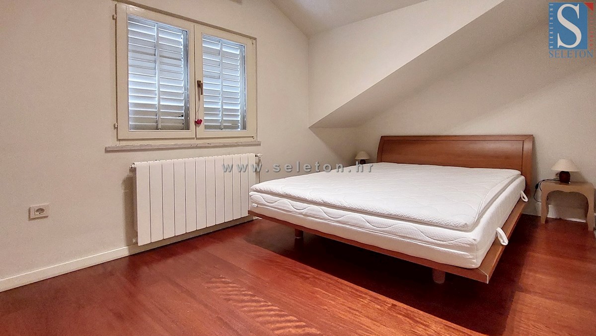 Poreč - 127 m2 veliko stanovanje naprodaj s pogledom na morje, 500 m od morja