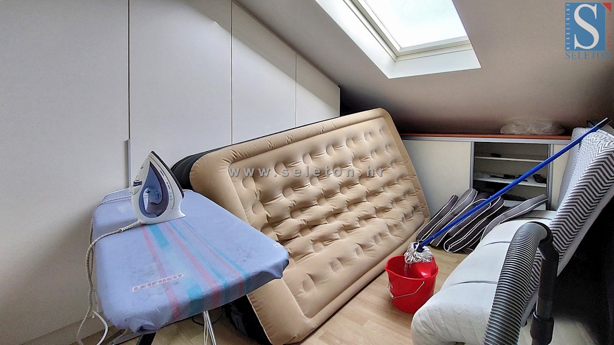 Poreč - 127 m2 veliko stanovanje naprodaj s pogledom na morje, 500 m od morja