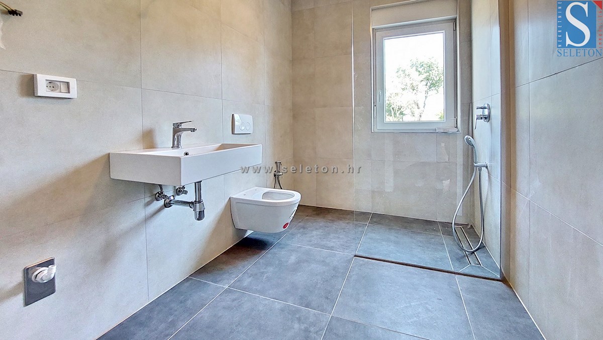 Istra, novo stanovanje v okolici Poreča 72 m2 z vrtom 170 m2