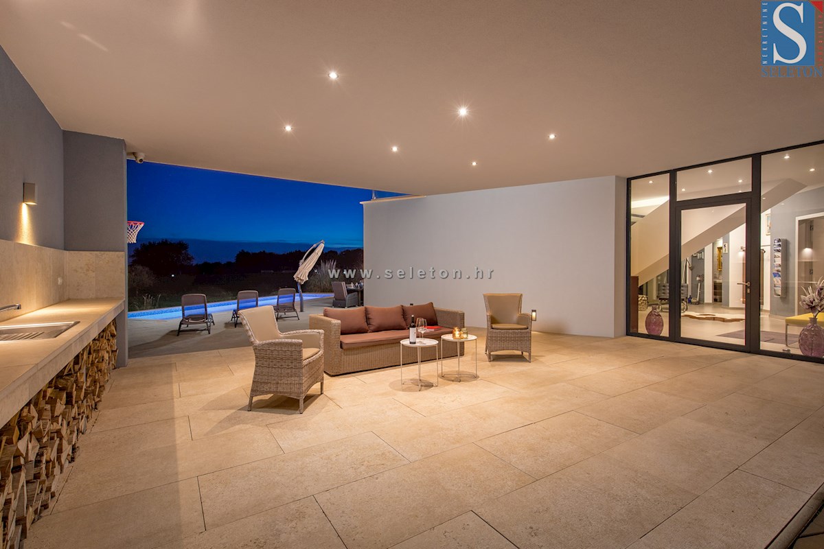 Istra, Poreč - okolica, moderna vila 437 m2 z bazenom in velikim vrtom