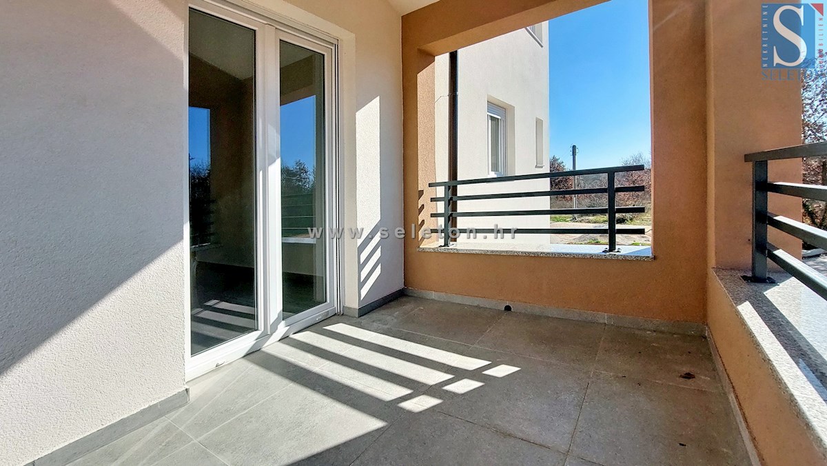 Poreč - okolica, novo stanovanje 66 m2, 2 terasi