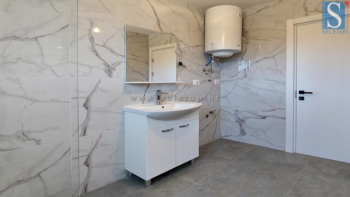 Poreč - okolica, novo stanovanje 66 m2, 2 terasi