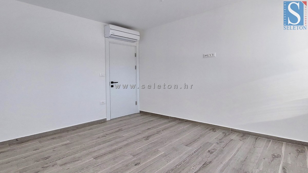 Poreč - okolica, novo stanovanje 66 m2, 2 terasi