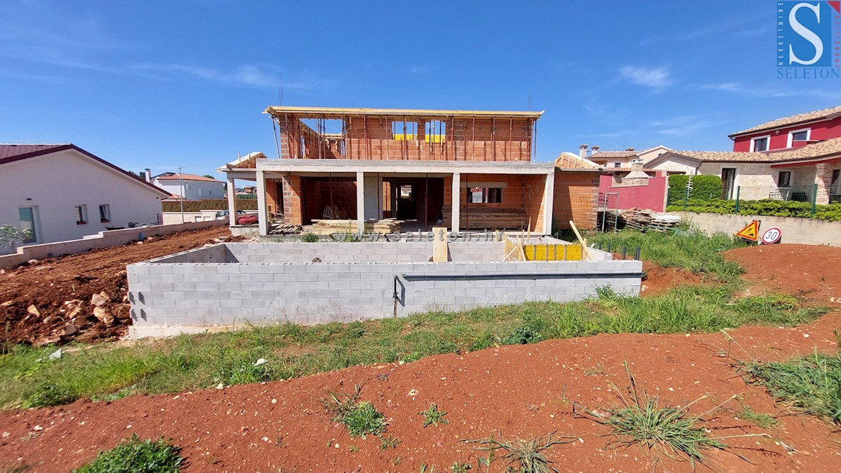 Samostojna hiša 240 m2 s pogledom na morje, bazenom in garažo v bližini Poreča - v gradnji