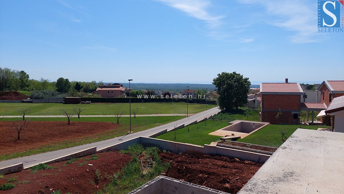 Samostojna hiša 240 m2 s pogledom na morje, bazenom in garažo v bližini Poreča - v gradnji