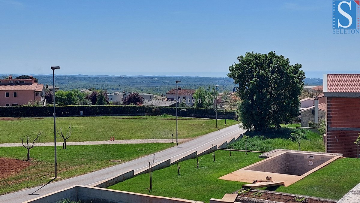 Samostojna hiša 240 m2 s pogledom na morje, bazenom in garažo v bližini Poreča - v gradnji