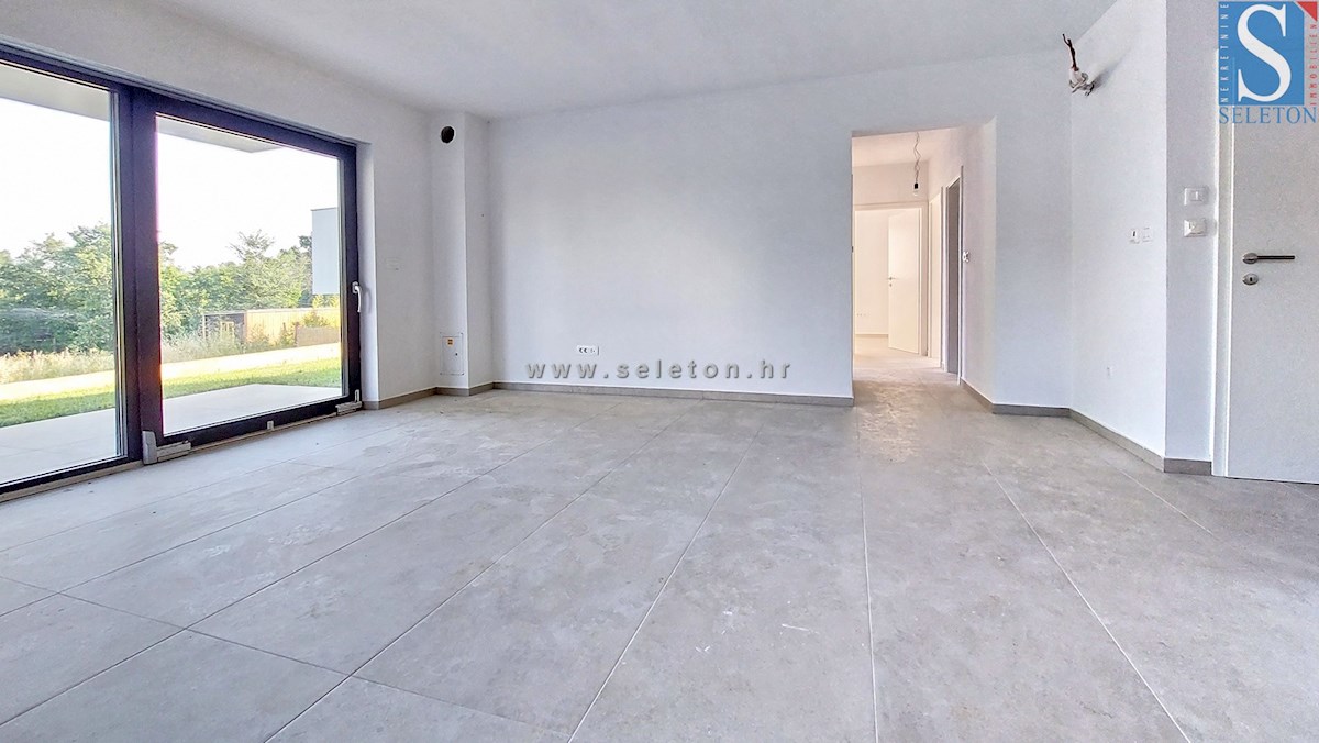 Novo stanovanje v okolici Poreča 86 m2 z vrtom od 146 m2