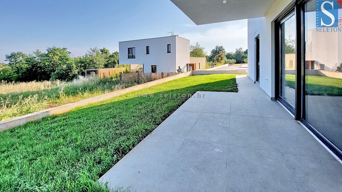 Novo stanovanje v okolici Poreča 86 m2 z vrtom od 146 m2