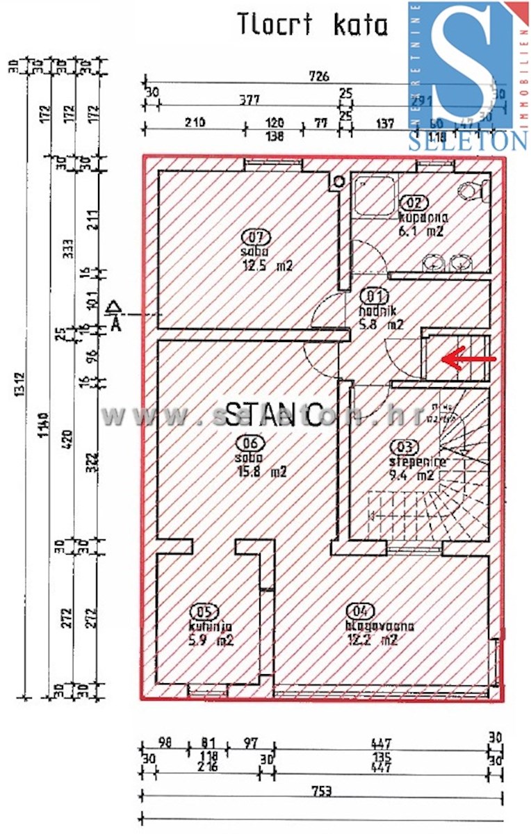 Opremljeno stanovanje 116 m2 v okolici Poreča, centralno ogrevanje, vrt 74 m2, 2 parkirni mesti