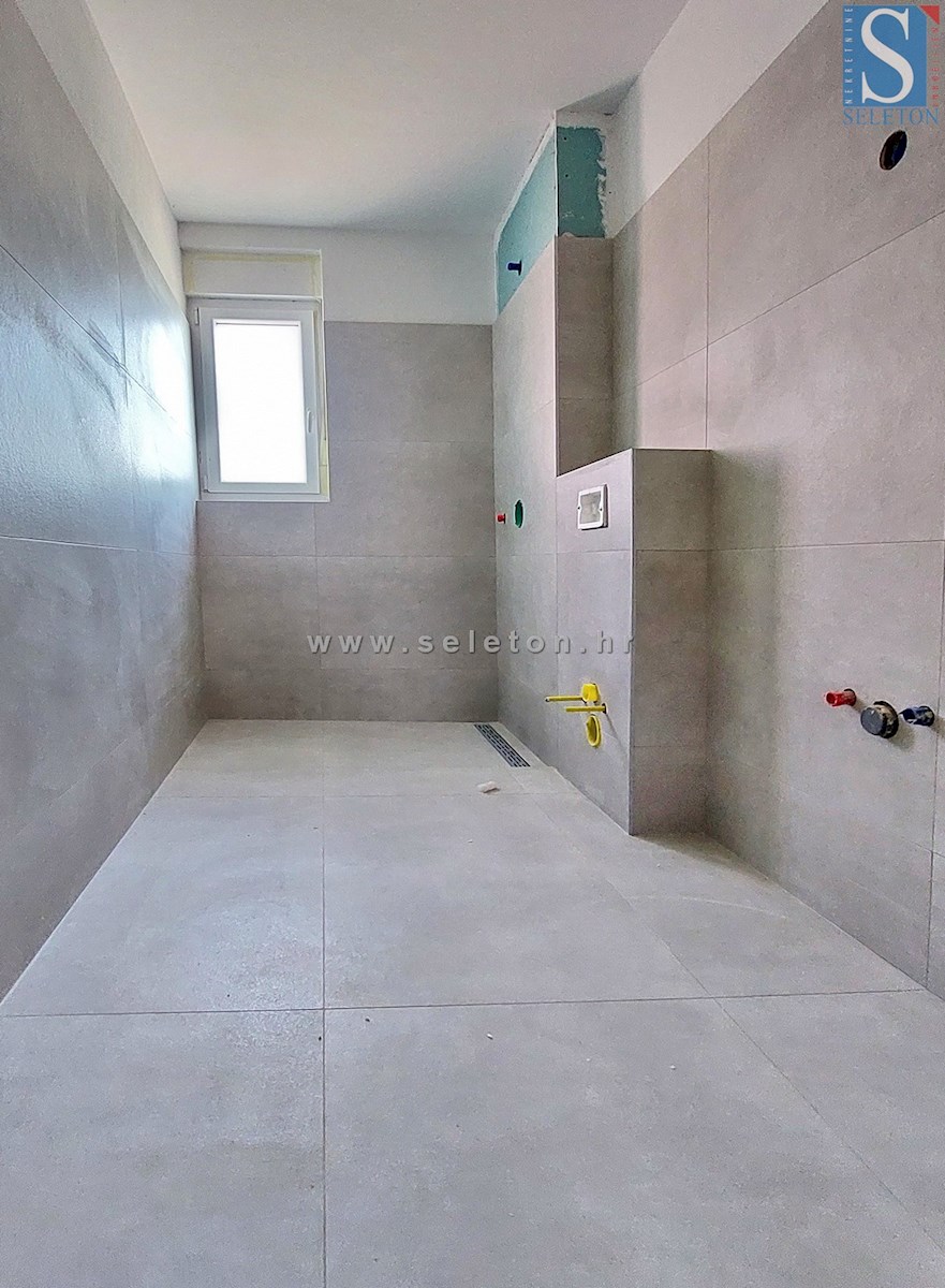 Novo stanovanje 67 m2 s pogledom na morje, DVIGALO, 2 parkirni mesti