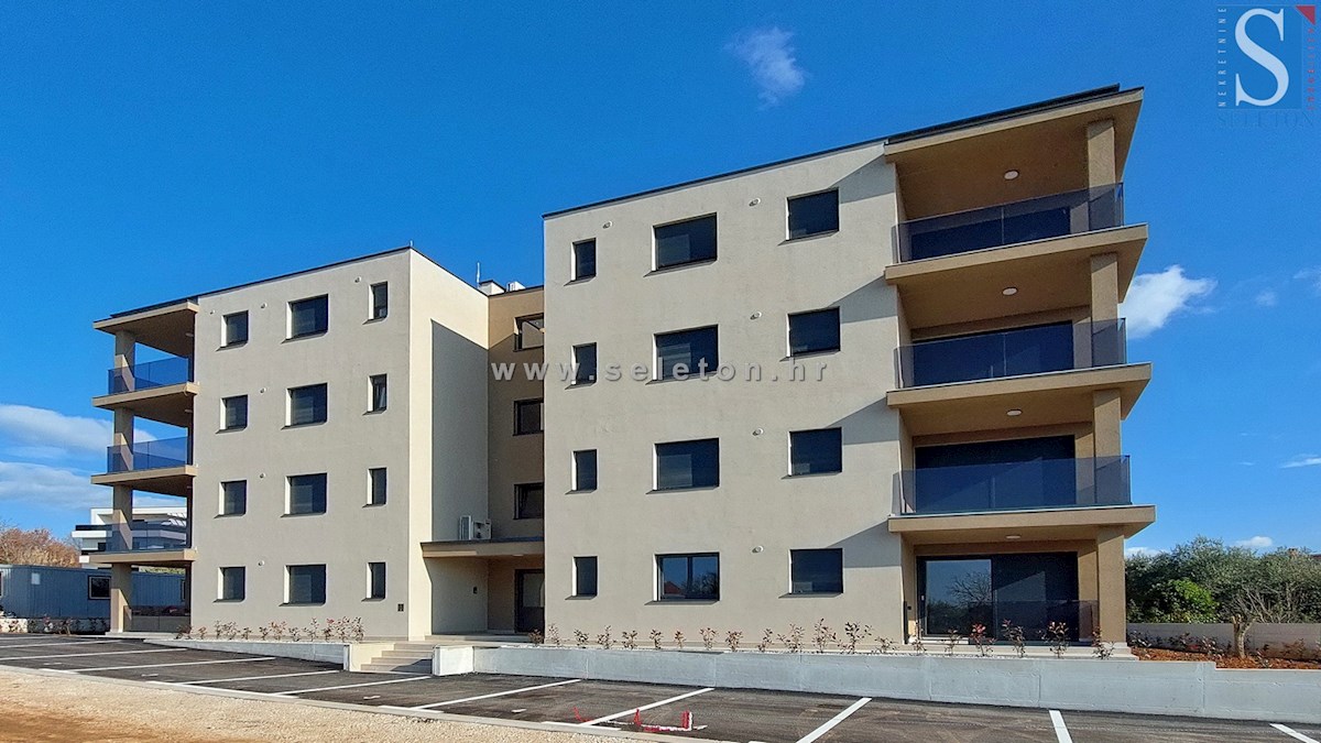 Istra, Poreč, novo stanovanje 67 m2 s pogledom na morje, DVIGALO, 2 parkirni mesti
