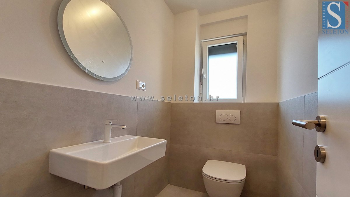 Istra, Poreč, novo stanovanje 67 m2 s pogledom na morje, DVIGALO, 2 parkirni mesti