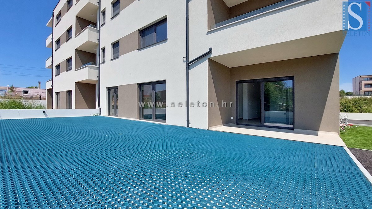 Poreč - novo moderno stanovanje od 76 m2 z vrtom in dvema parkirnima mestoma