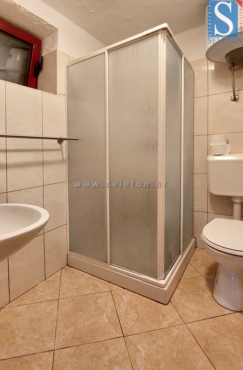 Hiša z bazenom in pogledom na morje v okolici Poreča