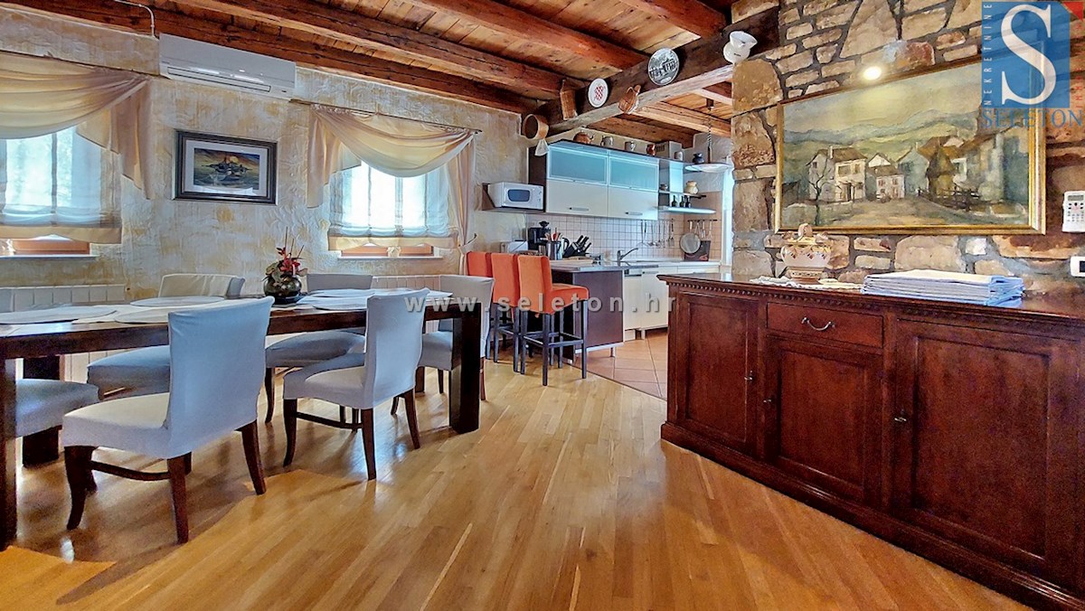 Hiša z bazenom in pogledom na morje v okolici Poreča