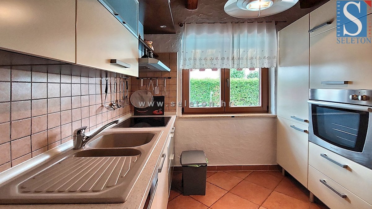 Hiša z bazenom in pogledom na morje v okolici Poreča