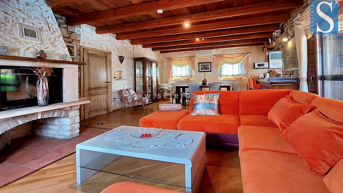 Hiša z bazenom in pogledom na morje v okolici Poreča