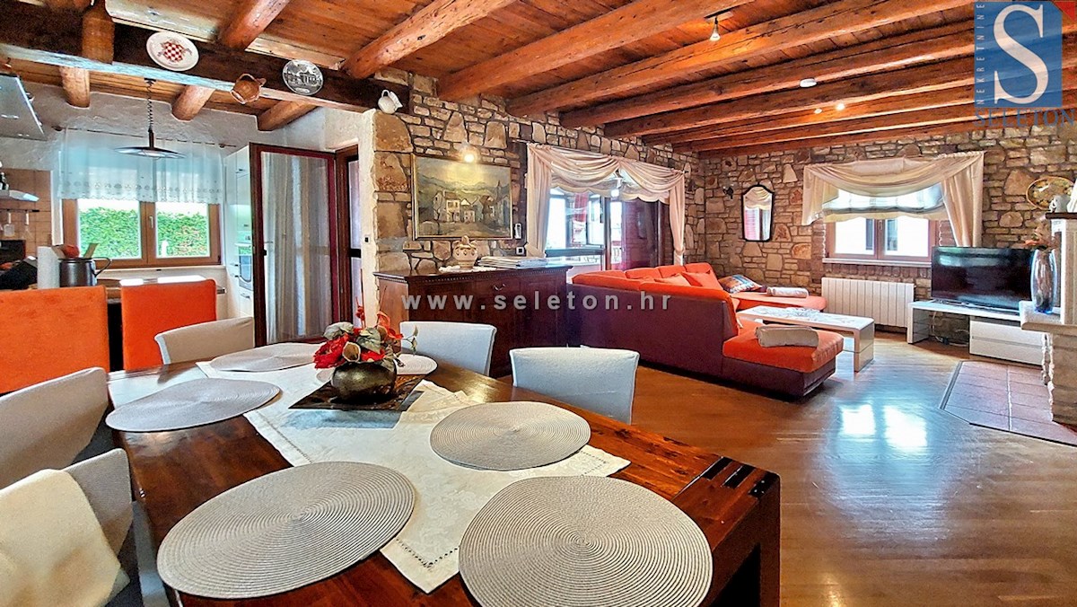 Hiša z bazenom in pogledom na morje v okolici Poreča