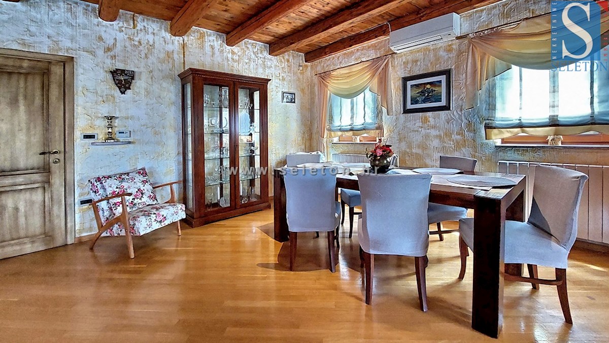 Hiša z bazenom in pogledom na morje v okolici Poreča