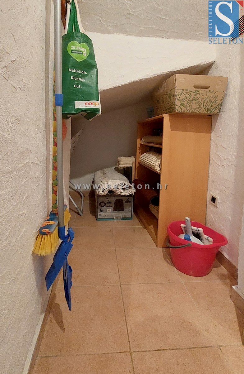 Hiša z bazenom in pogledom na morje v okolici Poreča