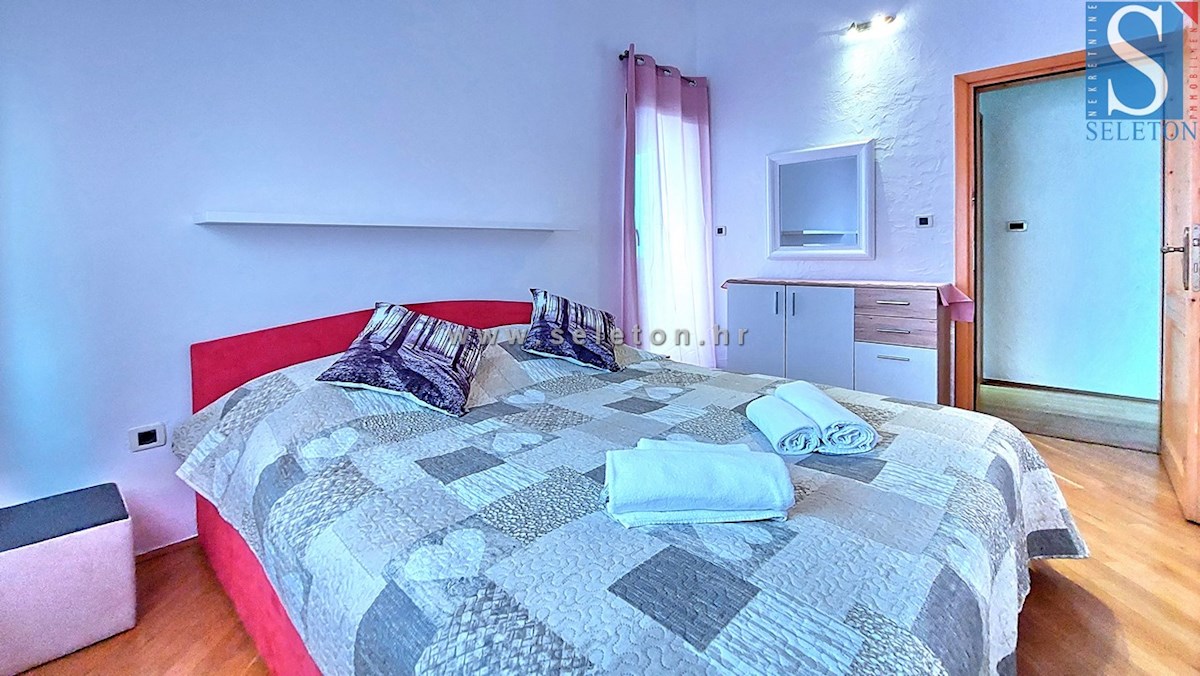 Hiša z bazenom in pogledom na morje v okolici Poreča