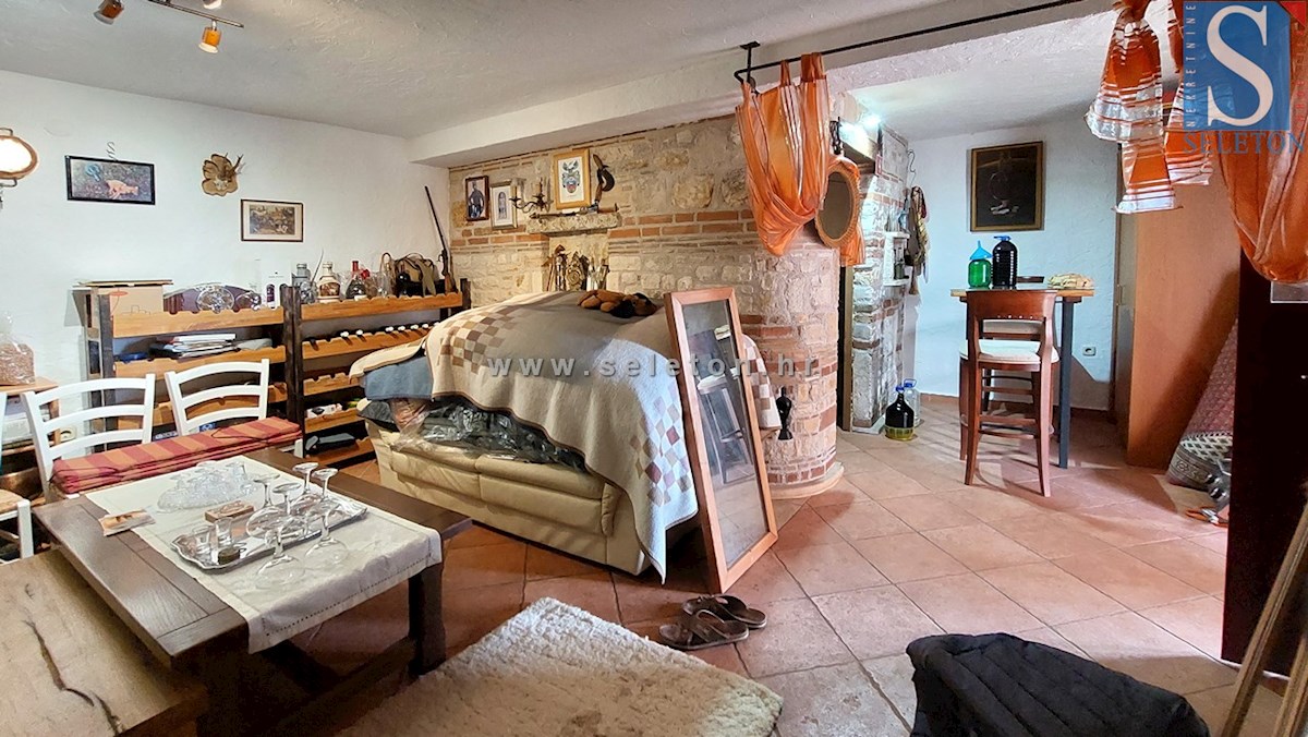 Hiša z bazenom in pogledom na morje v okolici Poreča