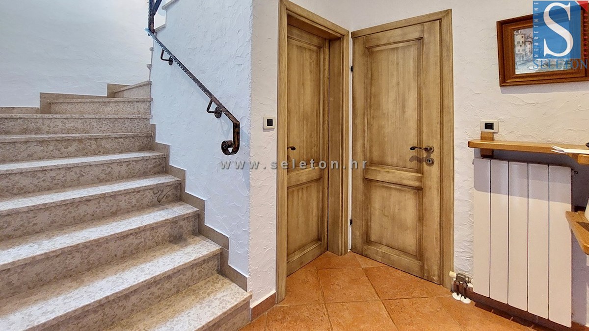 Hiša z bazenom in pogledom na morje v okolici Poreča