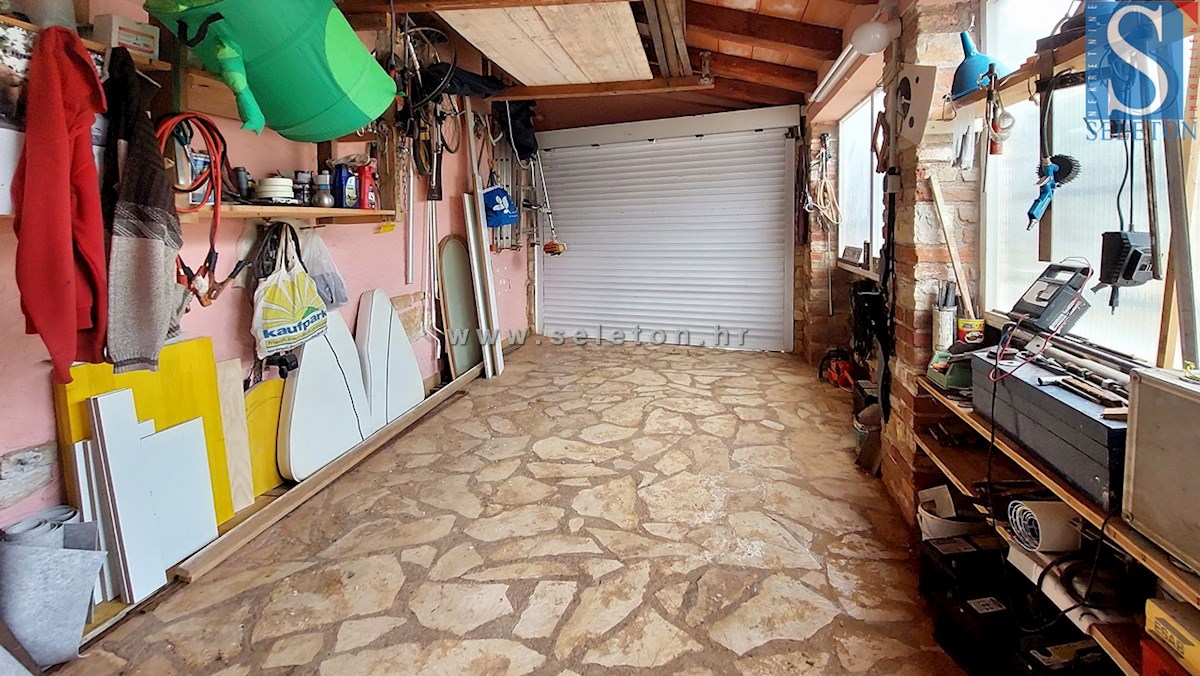 Hiša z bazenom in pogledom na morje v okolici Poreča