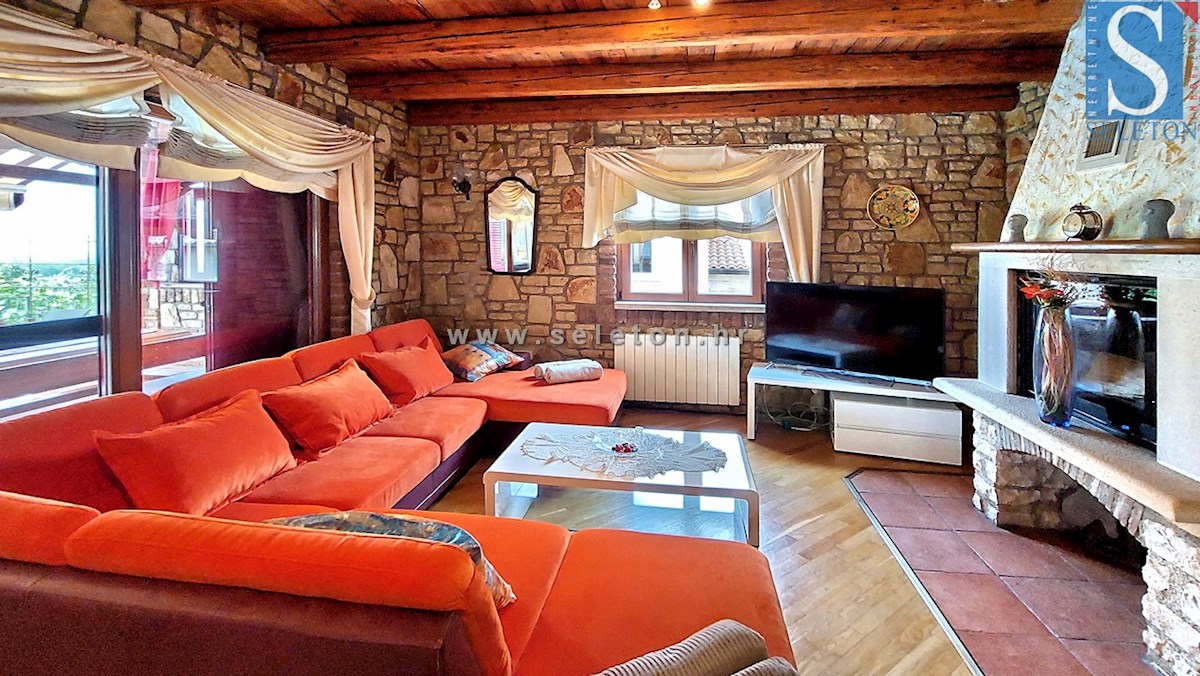 Hiša z bazenom in pogledom na morje v okolici Poreča