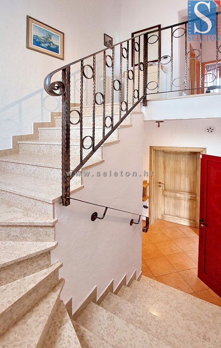 Hiša z bazenom in pogledom na morje v okolici Poreča