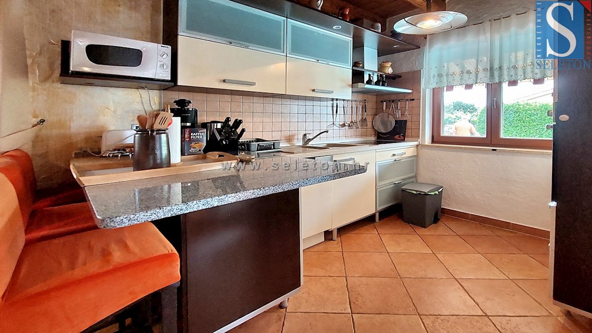 Hiša z bazenom in pogledom na morje v okolici Poreča