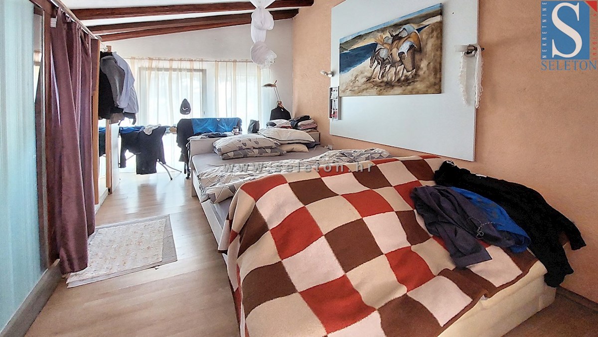 Hiša z bazenom in pogledom na morje v okolici Poreča