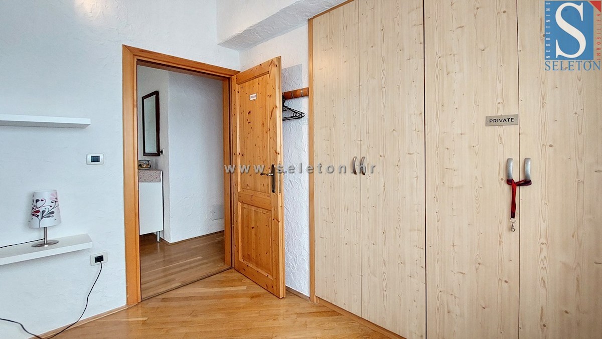 Hiša z bazenom in pogledom na morje v okolici Poreča