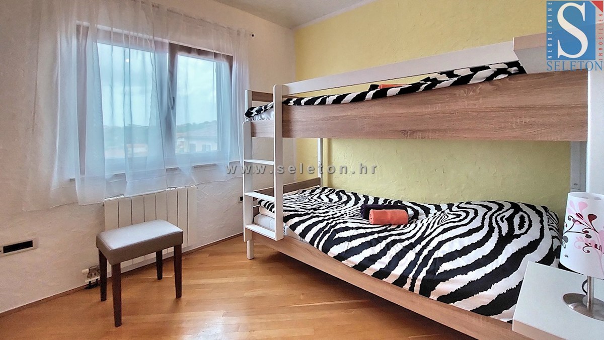 Hiša z bazenom in pogledom na morje v okolici Poreča