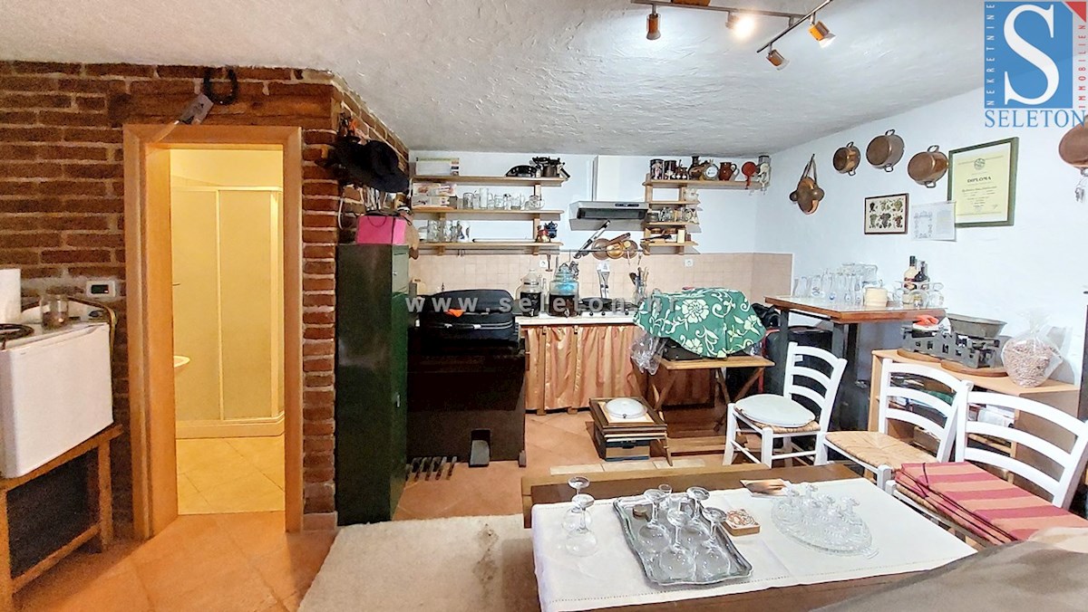 Hiša z bazenom in pogledom na morje v okolici Poreča