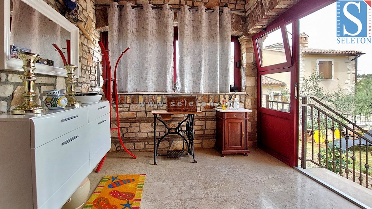 Hiša z bazenom in pogledom na morje v okolici Poreča