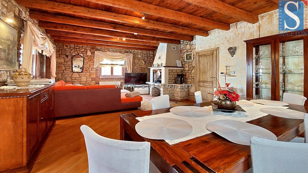 Hiša z bazenom in pogledom na morje v okolici Poreča