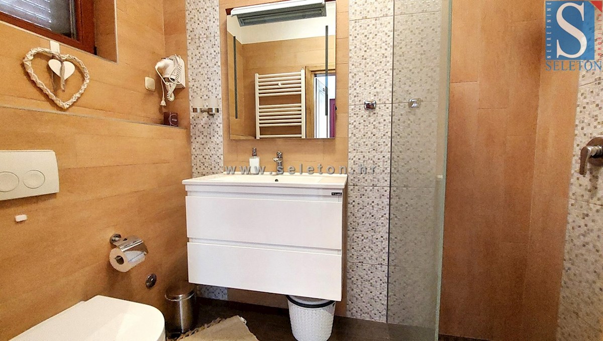 Hiša z bazenom in pogledom na morje v okolici Poreča