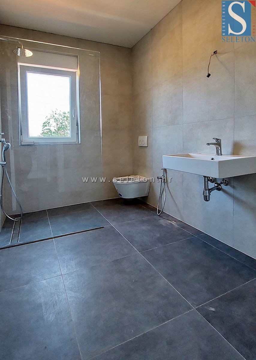Novo stanovanje v okolici Poreča 82 m2 s pogledom na morje