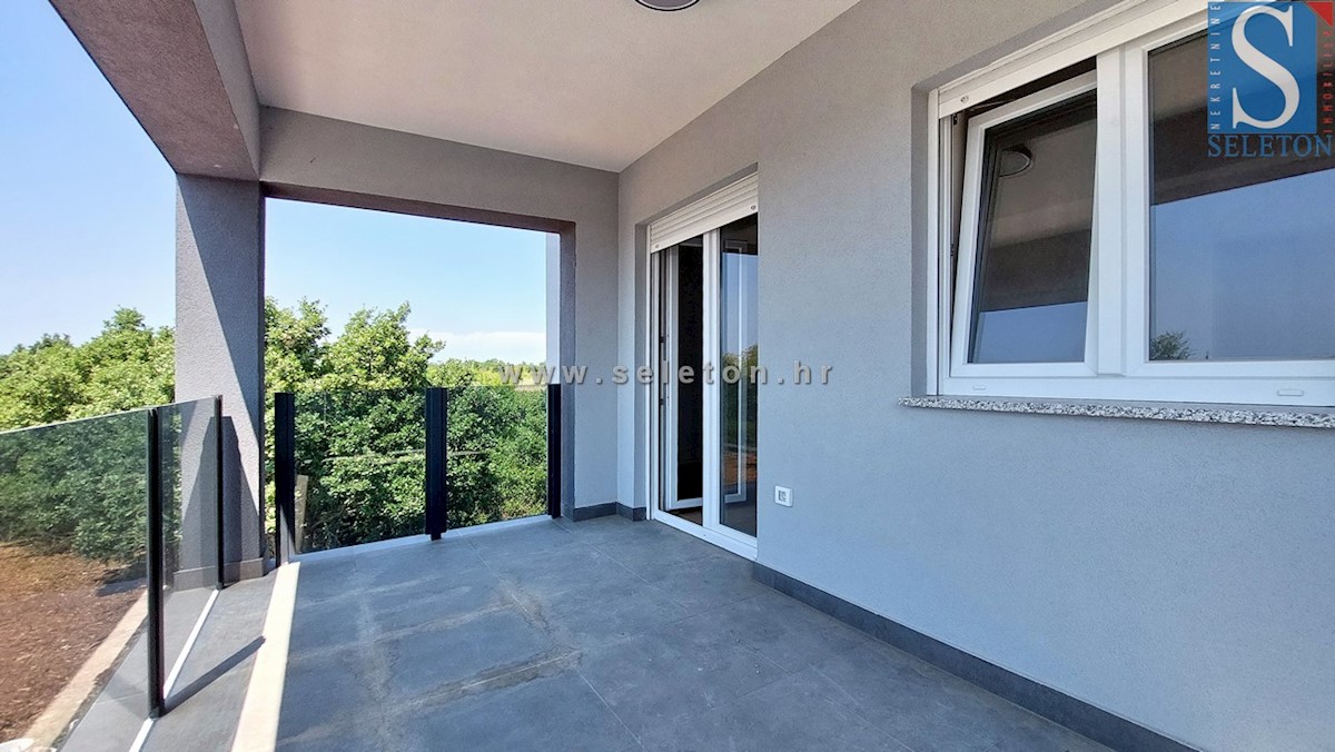 Novo stanovanje v okolici Poreča 82 m2 s pogledom na morje