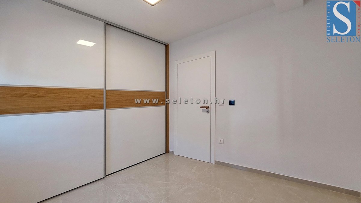 Novo stanovanje v Poreču 80 m2, delno opremljeno, talno gretje