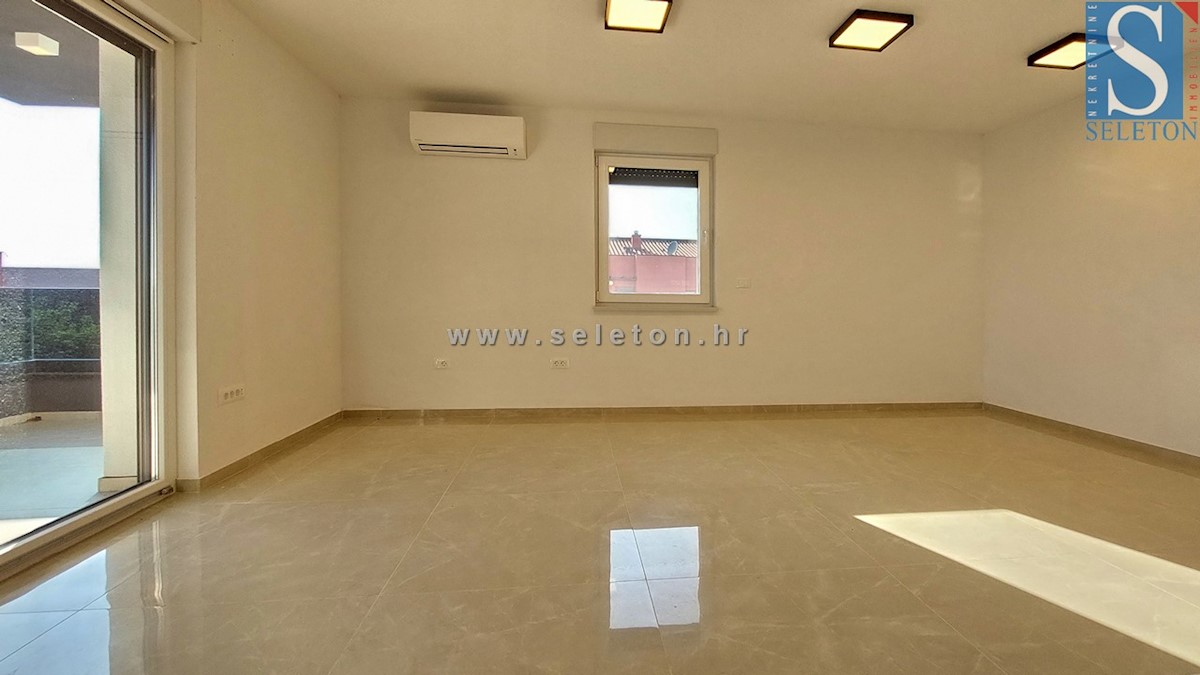 Novo stanovanje v Poreču 80 m2, delno opremljeno, talno gretje