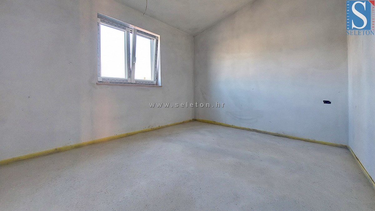 Poreč - okolica, stanovanje v gradnji 75 m2 z vrtom 135 m2, 2 parkirni mesti