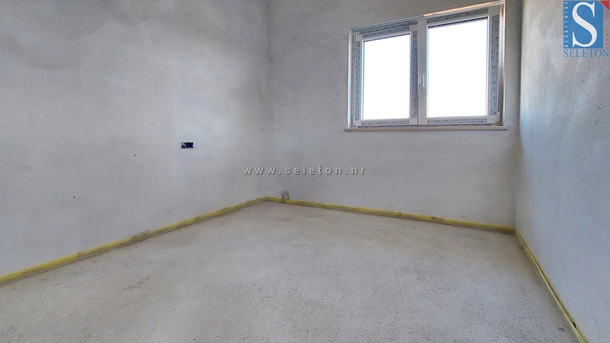 Poreč - okolica, stanovanje v gradnji 75 m2 z vrtom 135 m2, 2 parkirni mesti